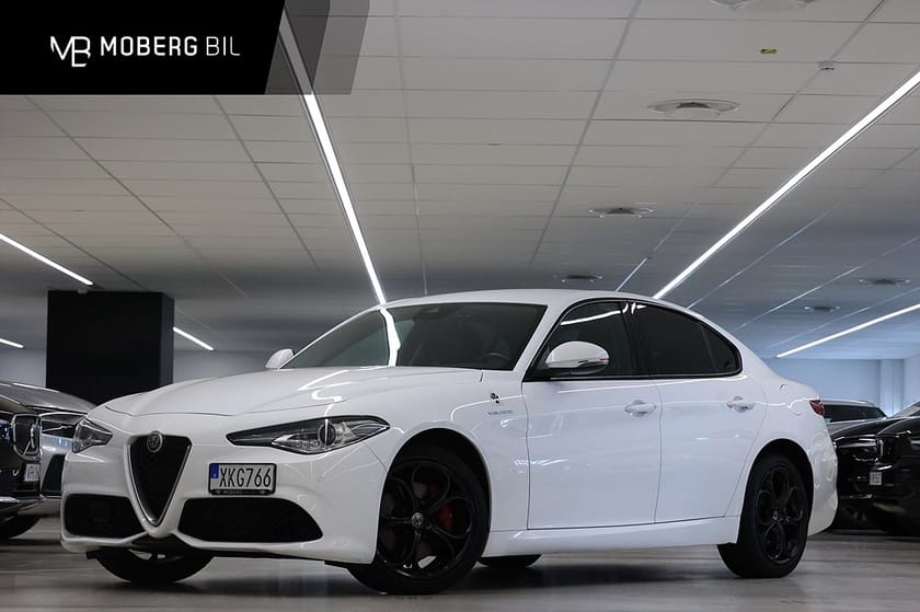 Bild 1 av Alfa Romeo Giulia Veloce Q4 T 280hk B-kamera Keyless Skinn MOMS