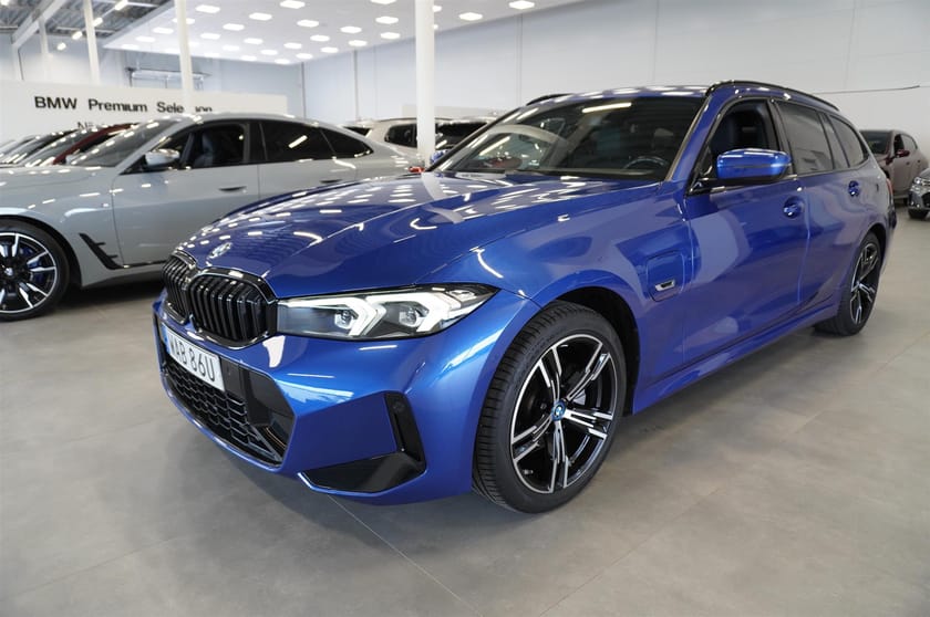 Bild 3 av BMW 330e xDrive Touring LCI M-Sport Navi Keyless Backkamera Rattvärme