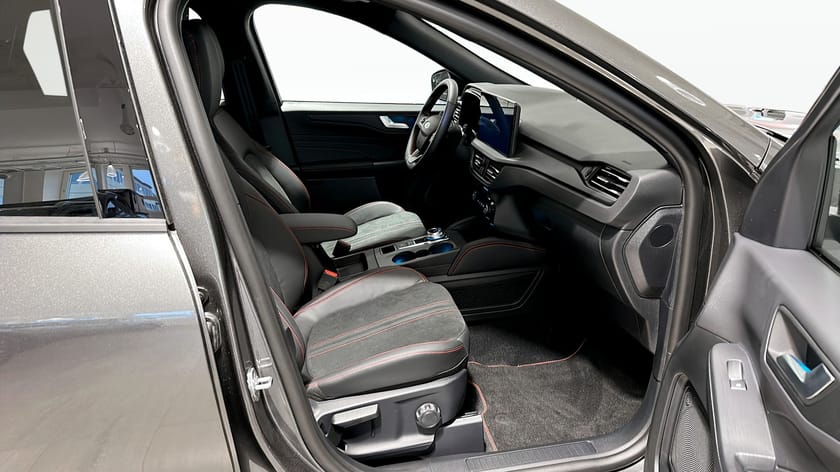 Bild 3 av Ford Kuga Plug-In Hybrid ST-Line X Black Edition 243hk Phev