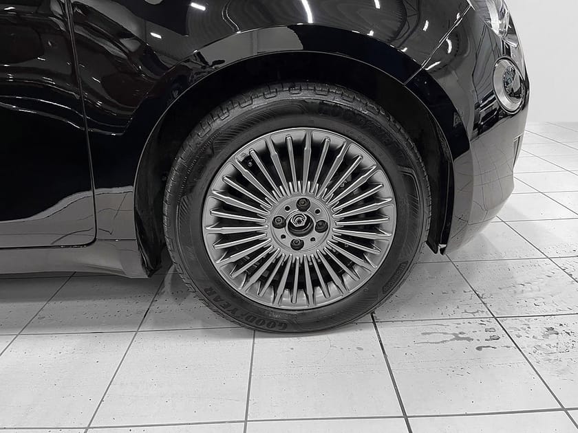 Bild 5 av Fiat 500e 42 kWh Navi Backkamera Carplay Moms