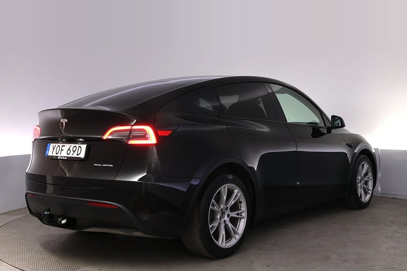 Bild 5 av Tesla Model Y Long Range AWD Autopilot Panorama Drag
