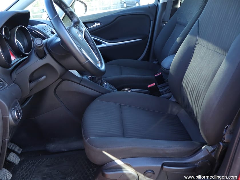Bild 5 av Opel Zafira Tourer 2.0 130hk 7sits  S/V-hjul P-sensor 1-ägare