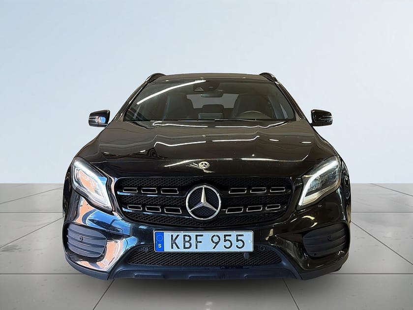 Bild 2 av Mercedes-Benz GLA 220 d 4MATIC 4M AMG Line Mvärme Panorama Bkamera Navi S&V-däck