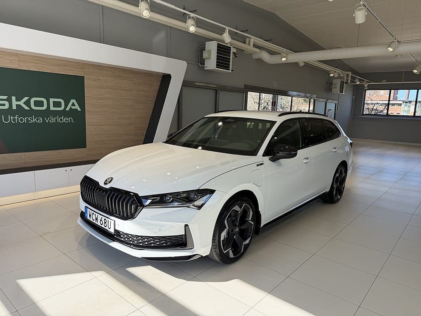 Bild 1 av Škoda Superb iV Kombi Skoda SPORTLINE - Privatleasing 4725kr/månad