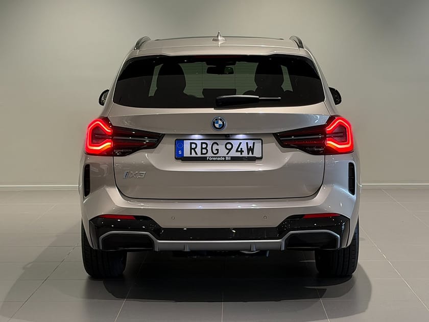 Bild 4 av BMW iX3 Charged M Sport Drag Adpt Farth Panorama Elstolar 19"