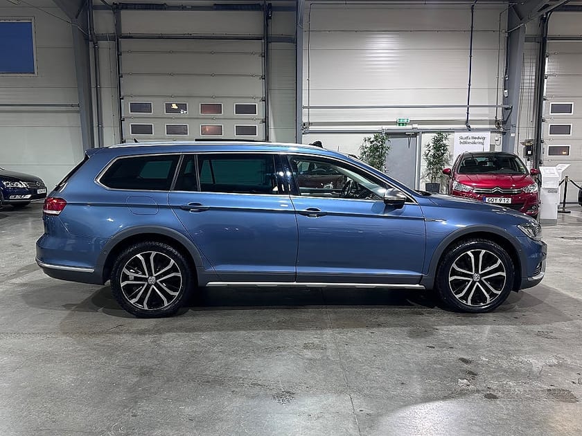 Bild 4 av Volkswagen Passat Alltrack 2.0 TDI 4Motion Pano B-Kamera Drag 240hk