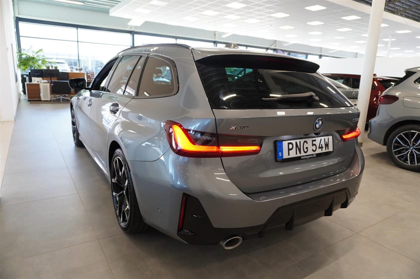 Bild 3 av BMW 330e xDrive Touring M-Sport Navi Adaptiv F HiFi Backkamera Rattvärme 19