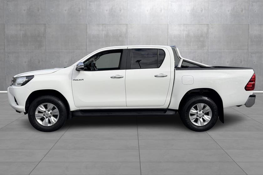 Bilde 2 av Toyota Hilux Dobbelcab 2,4 AWD, Manuell, Hvit