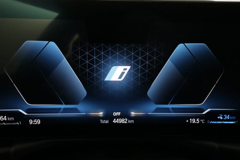 Bild 1 av BMW 330e xDrive Touring M Sport PRO Pano HiFi Drag