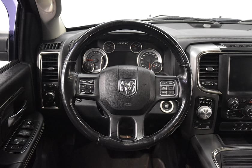 Bild 2 av RAM 1500 Crew Cab 5.7 V8 HEMI 4x4 Kåpa Alpine Skinn Rattv Moms Drag