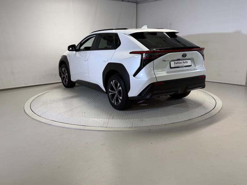 Bilde 4 av Toyota bZ4X Active Tech Delskinn/Ryggekam/El.bakluke/Navi/Cruise