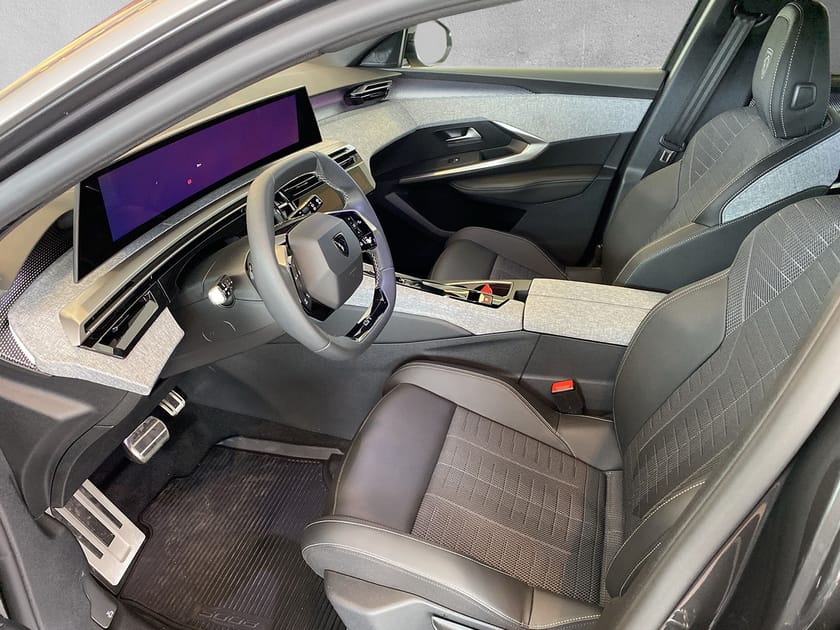 Bild 2 av Peugeot E-5008 GT 73kWh 7 Sits Ink vinterdäck - Demo