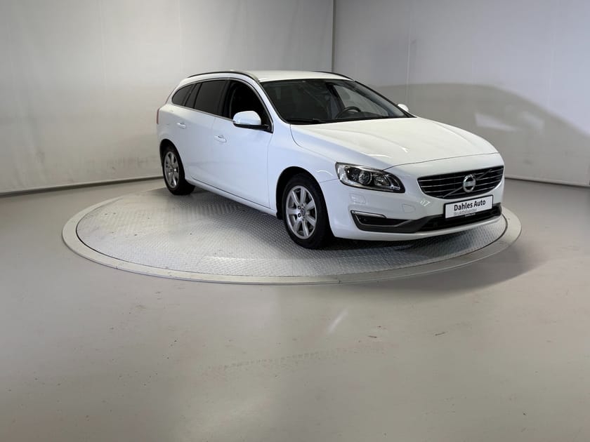 Bilde 2 av Volvo V60 D4 163 HK Aut. Cruise/Krok/Kamera/P-varmer/Delskinn