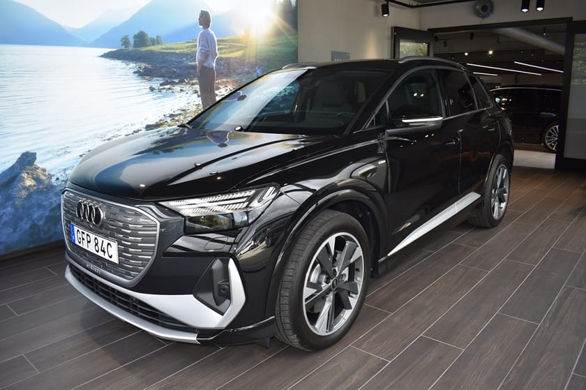 Bild 1 av Audi Q4 45 e-tron quattro 210 kW / 286 HK S-LINE