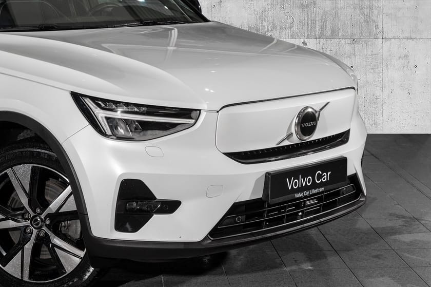 Bilde 2 av Volvo XC40 Recharge Twin motor Plus 408hk Semielektrisk hengerfeste