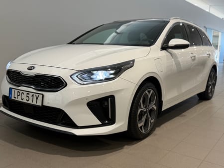 Kia Ceed Sportswagon Plug-in Hybrid PHEV / Panoramatak / Parkeringssensorer fram och bak / Elektriskt säte fram / automatisk baklucka / Farthållare / Minnes stol /