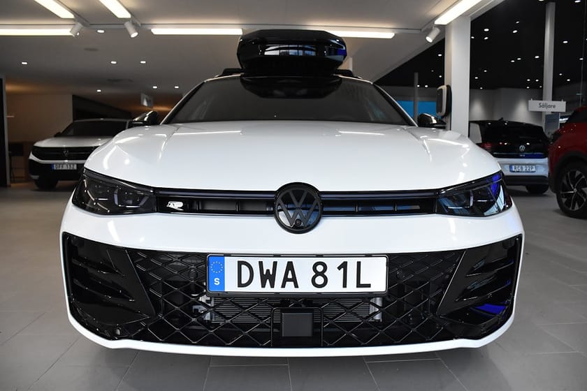 Bild 3 av Volkswagen Passat Variant eHybrid 272hk R-Line **AFTÉN EDITION**