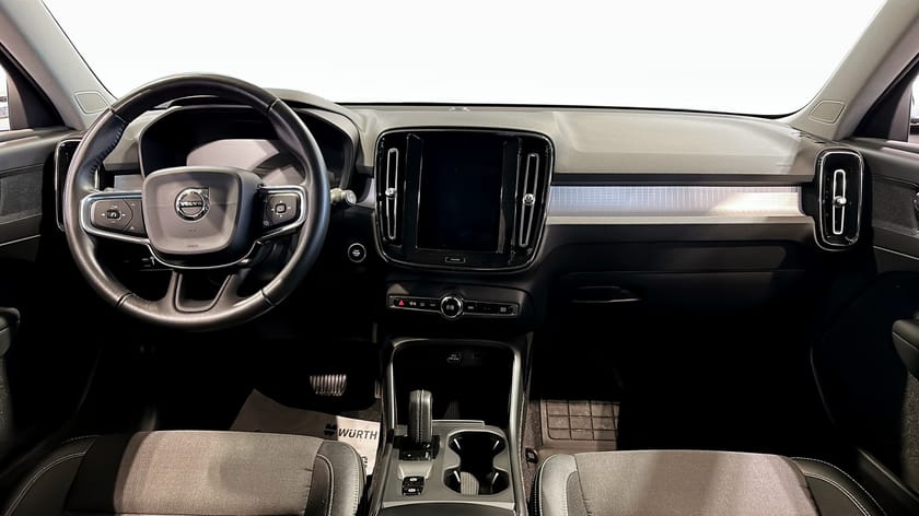 Bild 4 av Volvo XC40 D4 AWD Momentum Värmare Keyless