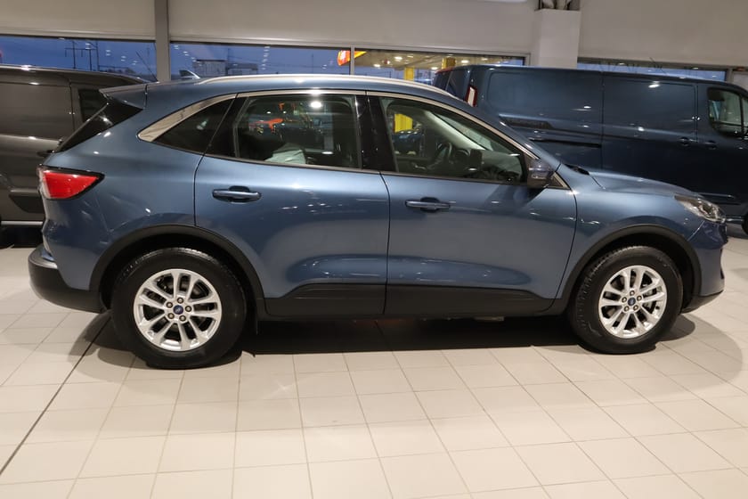 Bild 4 av Ford Kuga Plug-In Hybrid Titanium Phev 64km 225hk 4295kr/mån Privatleasing