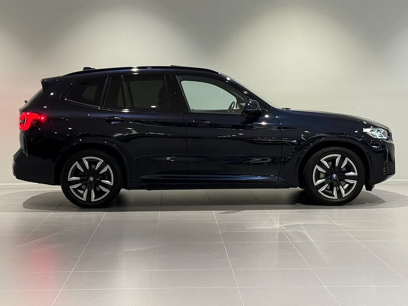 Bild 3 av BMW iX3 Charged M Sport Drag P/D-Assist Panorama Elstol m minne
