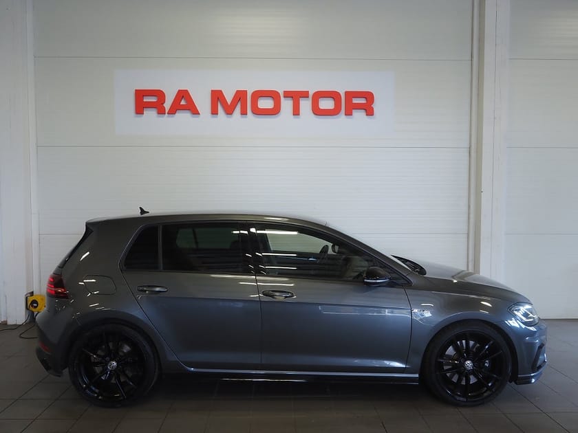 Bild 4 av Volkswagen Golf  R 2.0 TSI 4M 300hk | DCC | Läder | Cockpit | Dynaudio |
