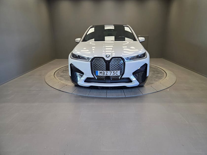 Bild 3 av BMW iX xDrive40 Comfort, Sportpaket Dragkrok HK ljud Panorama