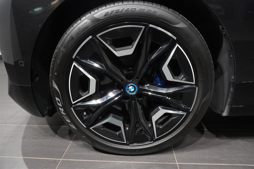 Bild 4 av BMW iX M60 Pano B W Soft Close Laser DAP Luftfjädring Drag