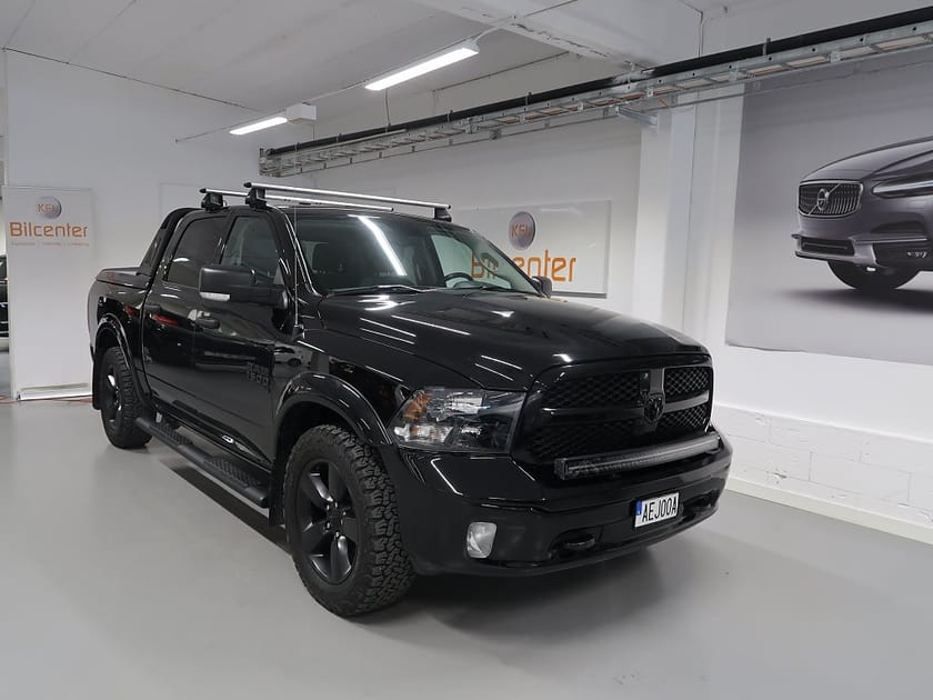 Bild 1 av RAM 1500 Crew Cab Dodge Classic 5.7 V8 HEMI 4x4 TorqueFlite V-Däck ing