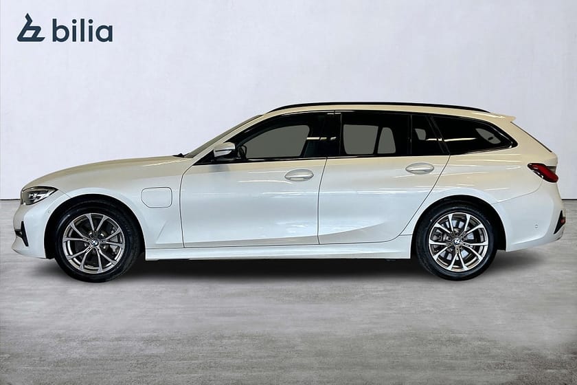 Bild 4 av BMW 330e xDrive Touring Touring/Sport Line/Drag/Backkamera/Sportstol