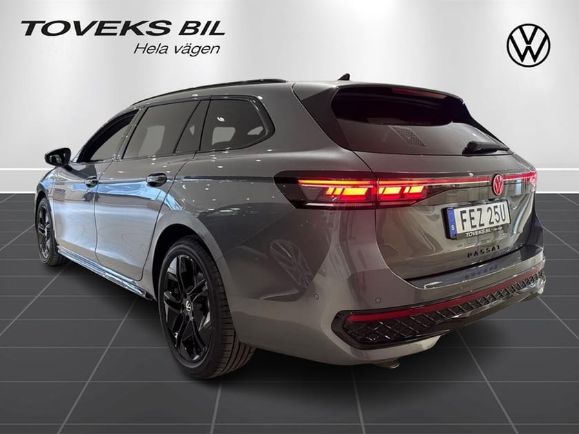 Bild 2 av Volkswagen Passat Variant eHybrid 272hk |Panorama|Elstolar|Drag|Värmare|Harm