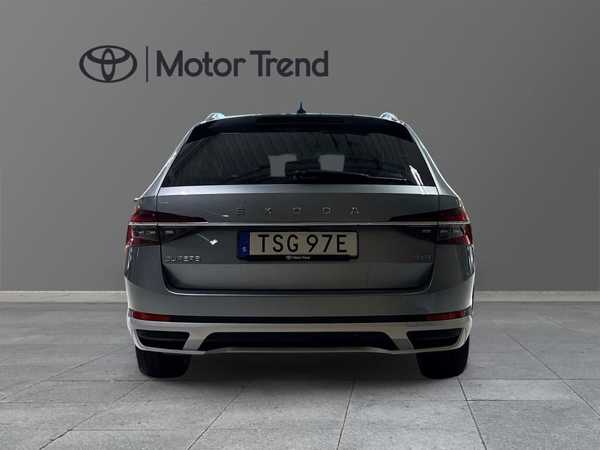 Bild 4 av Škoda Superb Scout 2,0 TDi 4x4 DSG Sekventiell Drag Vinterhjul
