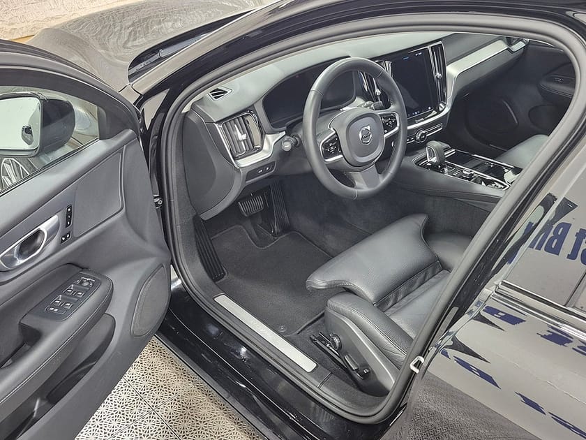Bild 2 av Volvo V60 Recharge Plus Dark plug in AWD 350HK 4x4 Läder