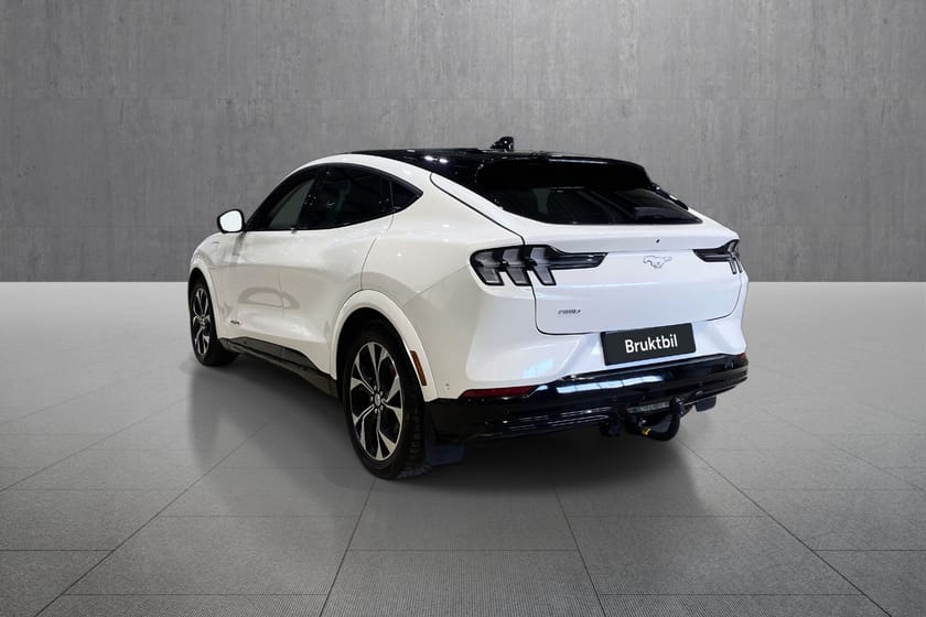 Bilde 3 av Ford Mustang Mach-E Long Range AWD Premium LR Frost White Edition, Topputstyrt, Krok