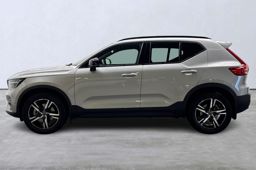 Bild 2 av Volvo XC40 B3 FWD Bensin Plus Dark