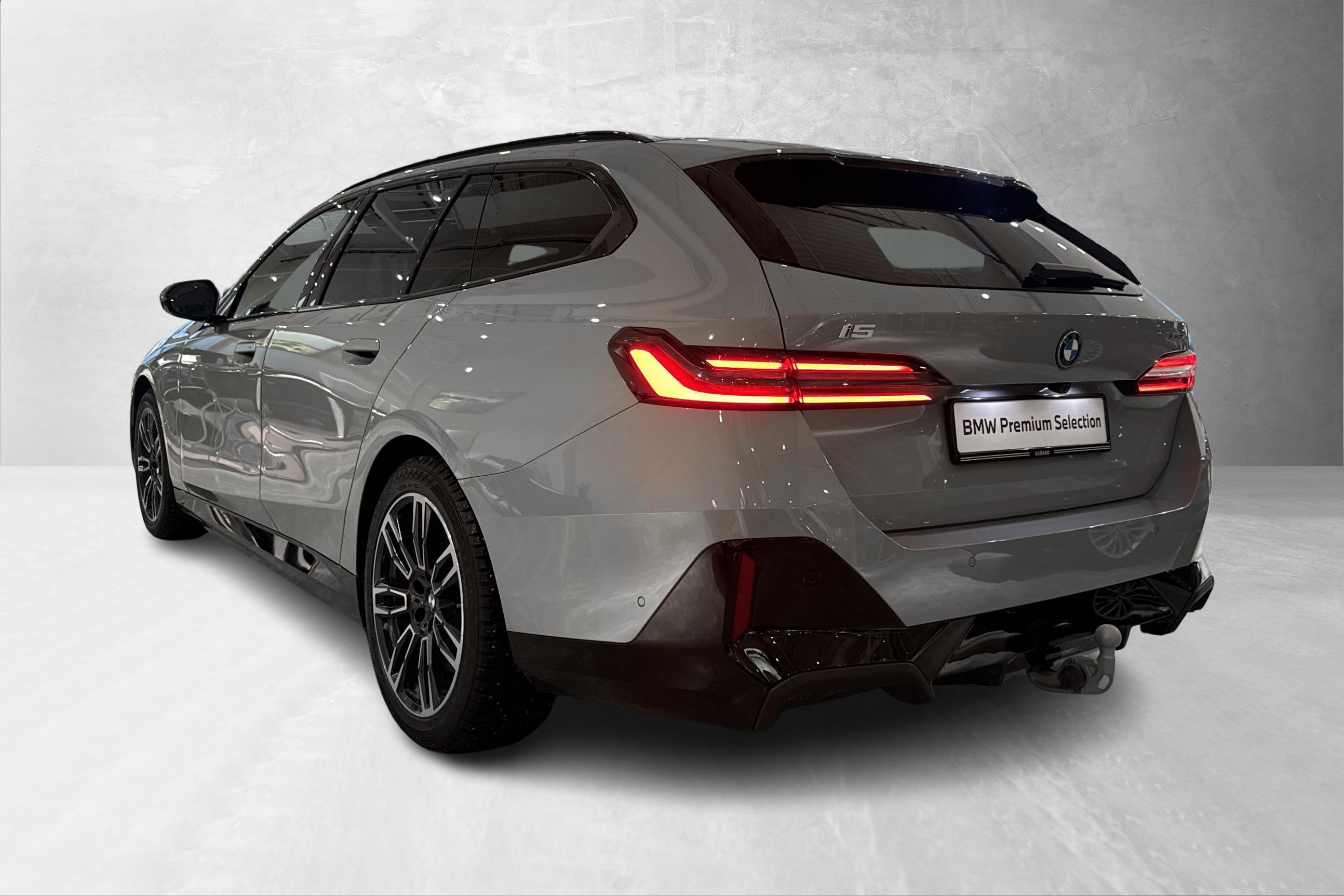 Thumnail bilde 2 av BMW i5 xDrive40 Touring