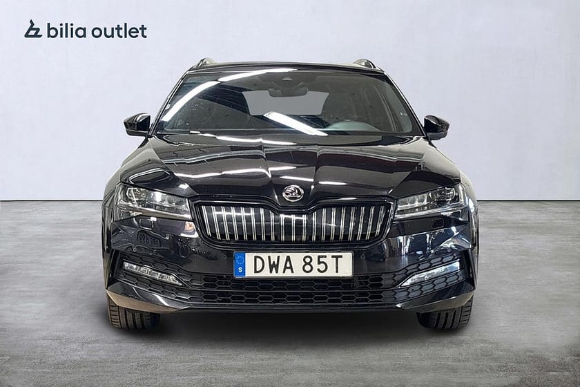 Bild 3 av Škoda Superb iV Kombi Skoda 1.4 TSI Sportline 218hk Cockpit Navi Drag 360