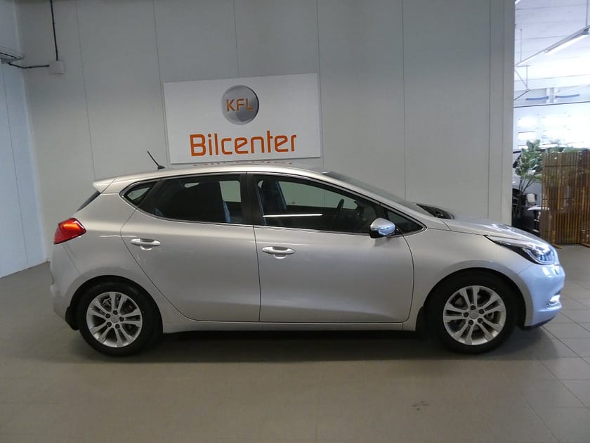 Bild 3 av Kia cee'd 1.6 CRDi Aut-M-Värmare-Rattvärme-Bluetooth-SoV