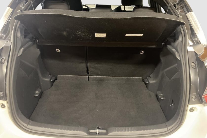 Bild 4 av Toyota Yaris Hybrid 1,5 5D STYLE BI-TONE, JBL, SÄKERHETSPAKET | Vinterhjul