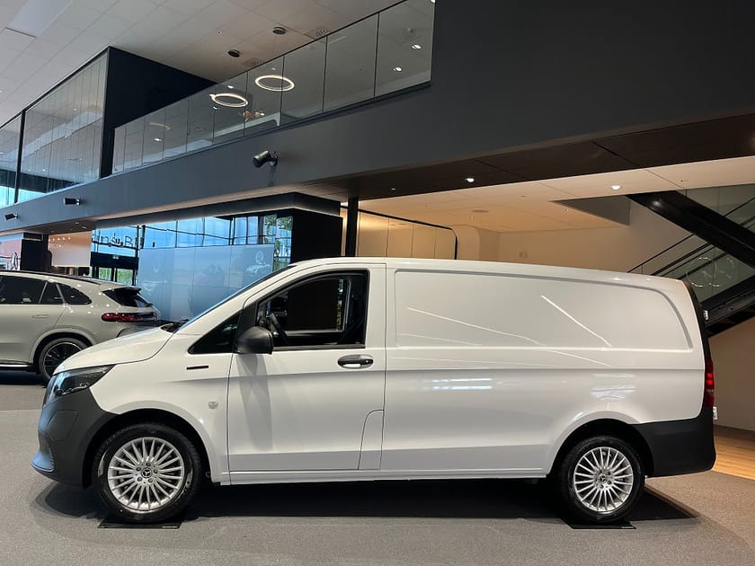 Bild 2 av Mercedes-Benz eVito 112 Lång 2-s komfortsäte,  läderratt, 17"alu