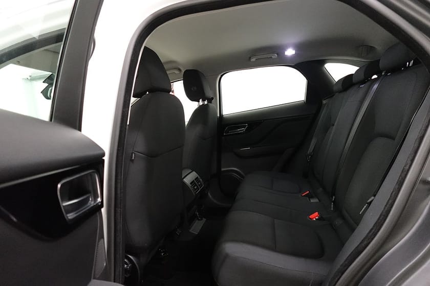 Bild 5 av Jaguar F-Pace 20d AWD Bluetooth Farthållare Motorvärmare