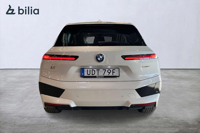 Bild 4 av BMW iX xDrive40 Comfort/Sportpaket/Drag/H/K