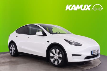Tesla Model Y Long Range AWD Drag Pano Moms