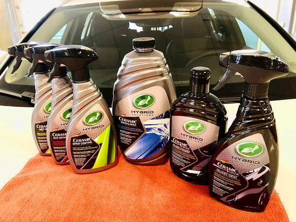 Allt-i-ett polermedel och wax