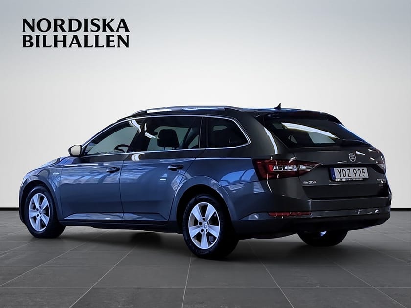 Bild 5 av Škoda Superb Kombi Skoda 2.0 TDI 4x4 SCR L&K Nyservad Värmare Drag Kamera