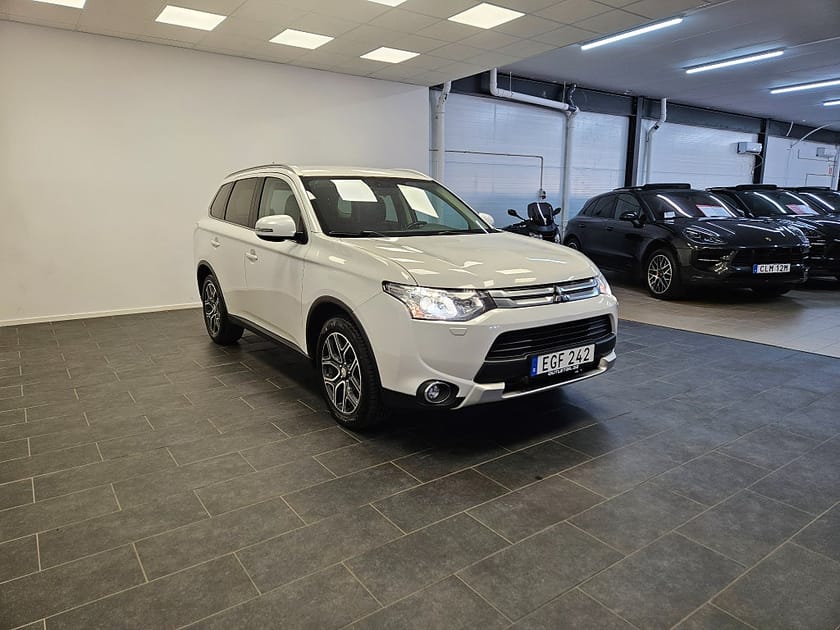 Bild 5 av Mitsubishi Outlander 7 sits 2.2 Di-D 150hk 4WD 4x4 Business Läder Drag