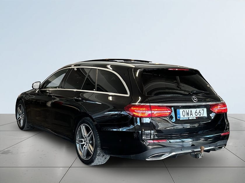 Bild 5 av Mercedes-Benz E 220 T d 4MATIC 9G AMG Line Pano/360/Värmare/Drag/Navi