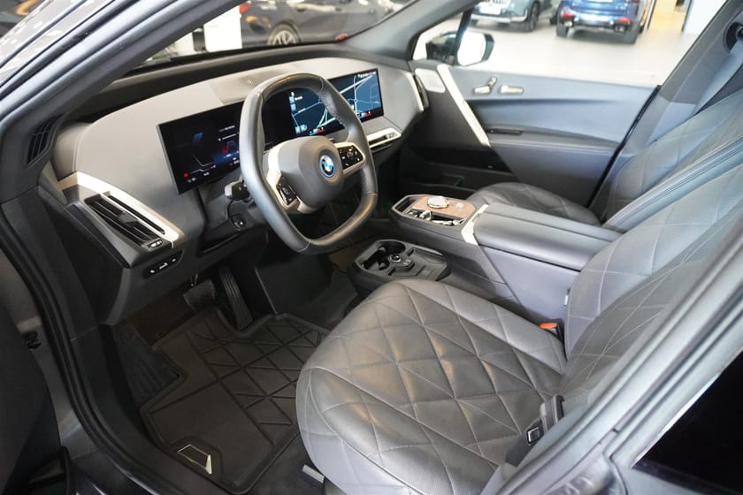 Bild 2 av BMW iX xDrive50 xDrive50, Panorama Bowers Wilkins Innovation Luftfjädring Drag Fullläder