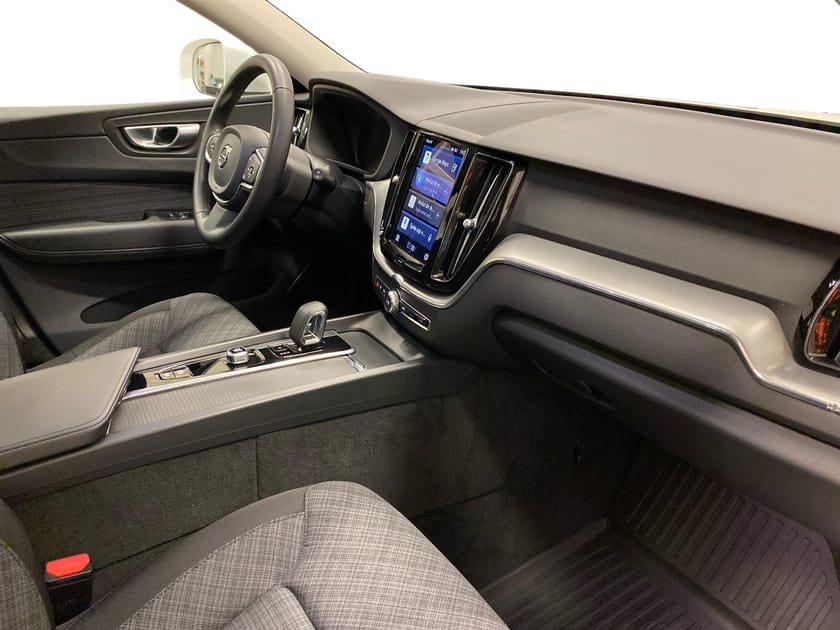 Bild 4 av Volvo XC60 Recharge T6 Core Edition - Pilot Assist