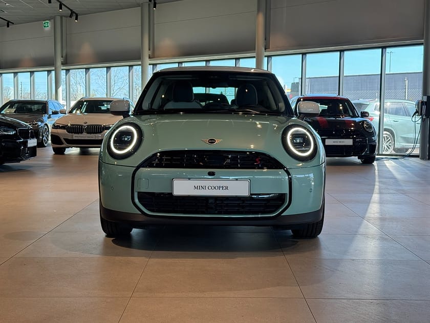 Bild 2 av MINI Cooper S 3-dörrars Classic Trim H/K Pano D/A 0,95% Ränta