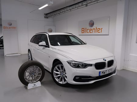 BMW 318d xDrive Touring V-Däck ingår Kamera-Värmare-Rattvärme-Na